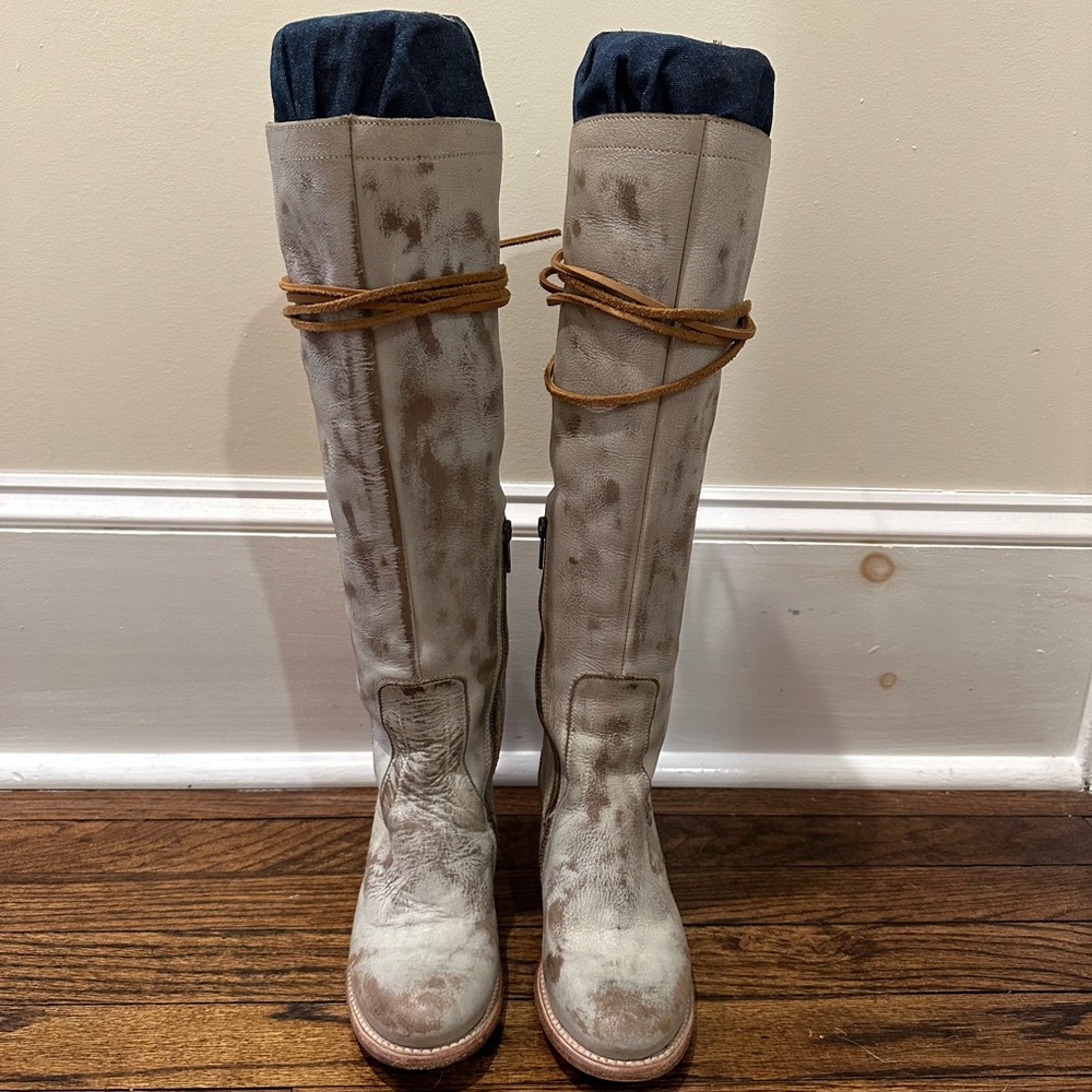 Freebird by Steve Madden Cosmo Boot in ice color